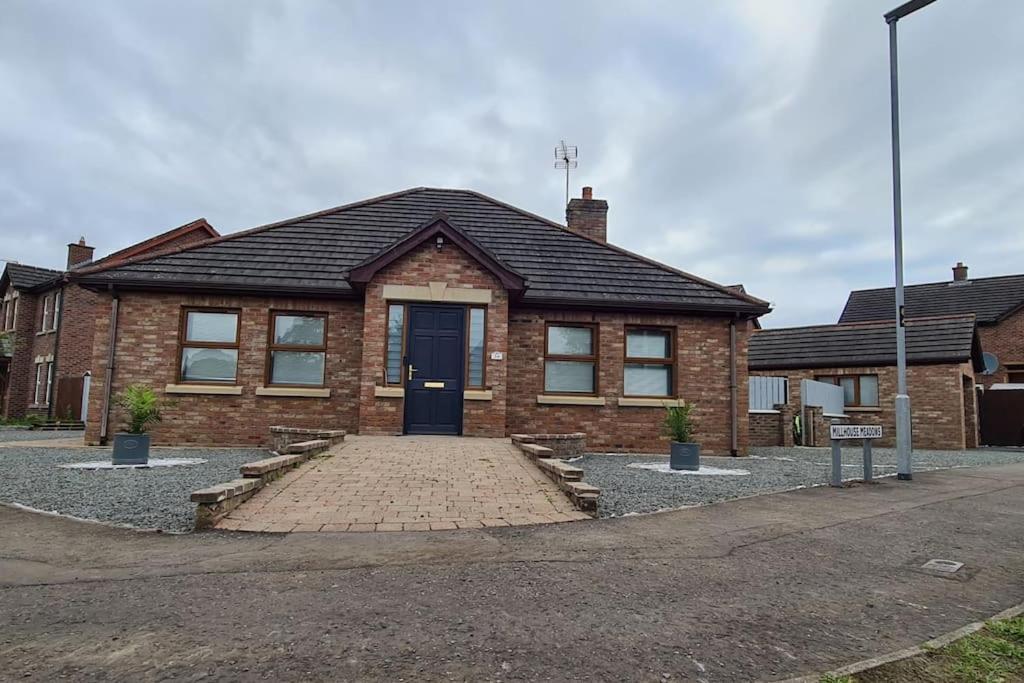 Millhouse Cottage A Luxury 3 Bed Bungalow Antrim Exteriör bild